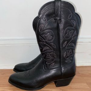 Ariat Women’s Heritage R Toe Western Boots